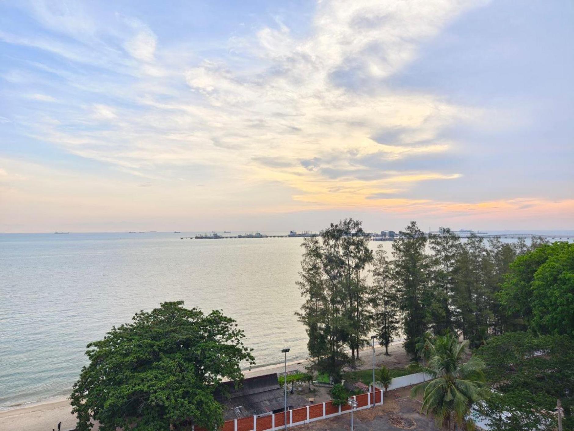 Mutiara Melaka Beach Resort By Glex Tangga Batu Exteriör bild